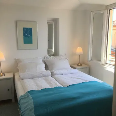 Apartment Central Top-floor Apt W/best Views And Parking *