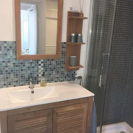 Central Top-floor Apt W/best Views And Parking *