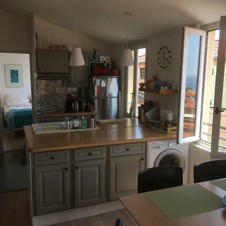 Central Top-floor Apt W/best Views And Parking Apartment
