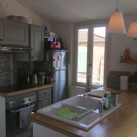 Apartment Central Top-floor Apt W/best Views And Parking *